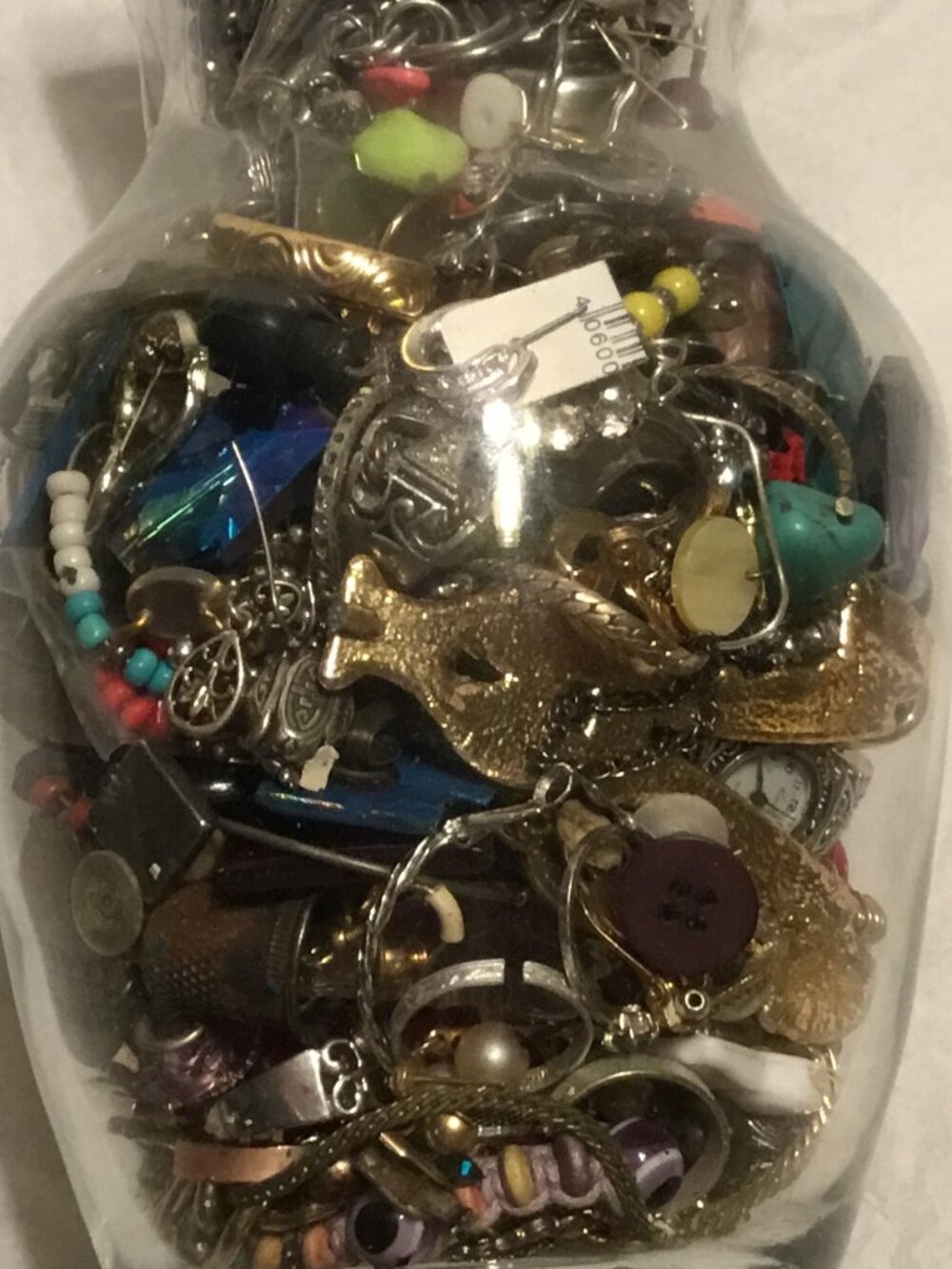 Very heavy vase filled with a large amount of old used and broken jewelry - Picture 6 of 12